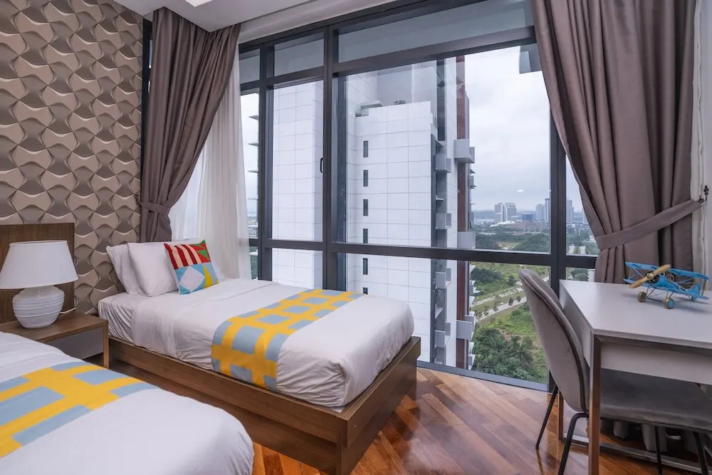 Grand Medini by RR JBcity