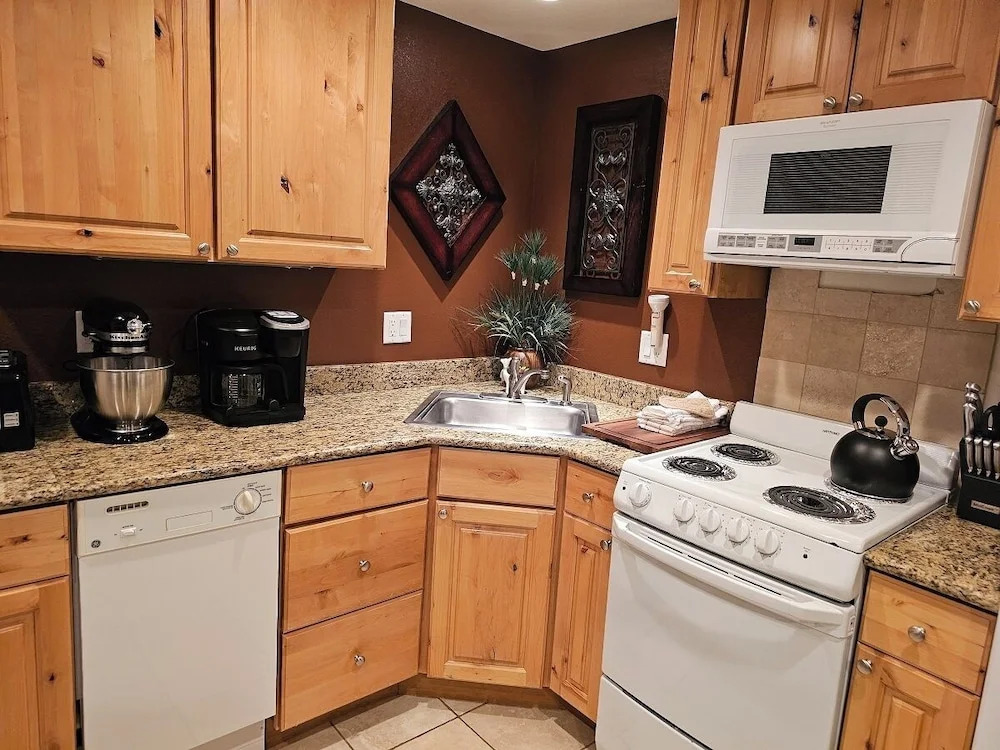 Alpenglow One Bedroom One Bath A09