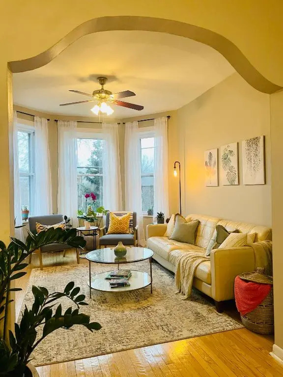 Sunny, Spacious, 3BR 1BA Davlin INN Chicago