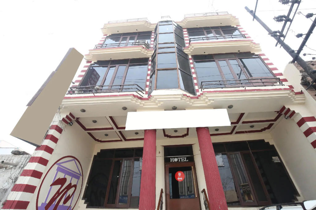 OYO 11912 Hotel Nav Classic