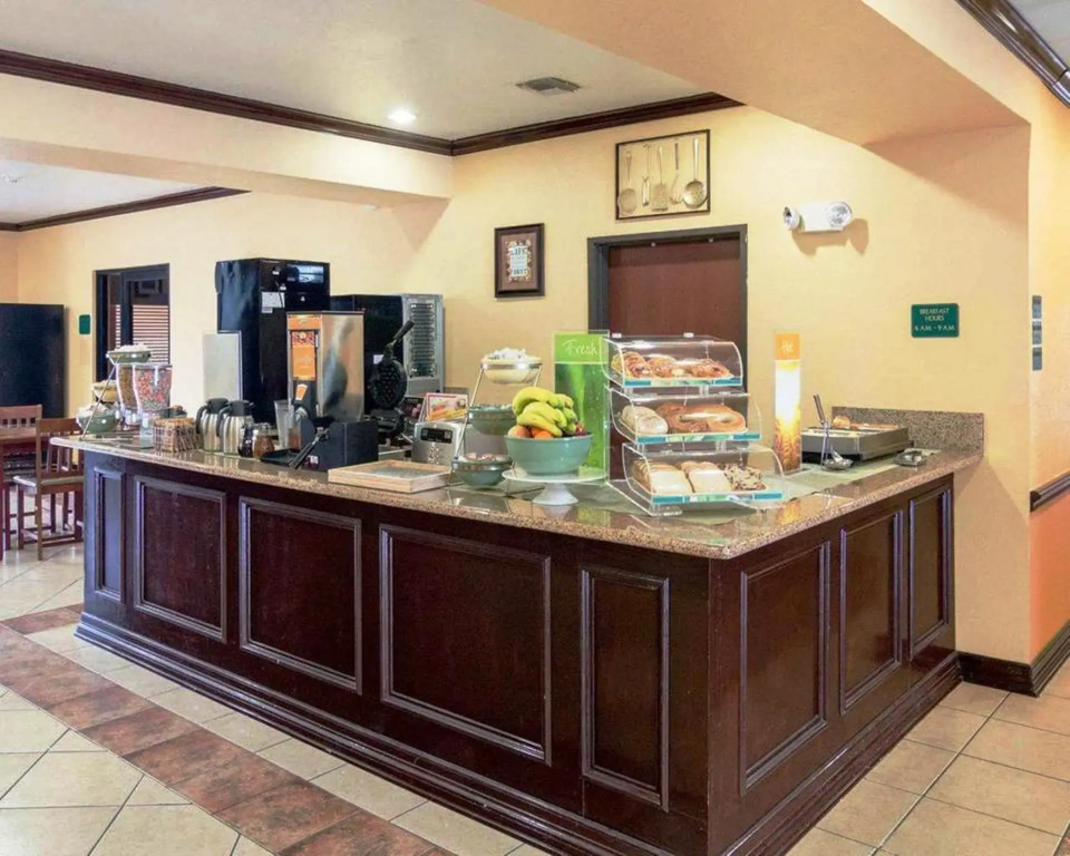 Quality Suites Houston IAH Airport - Beltway 8