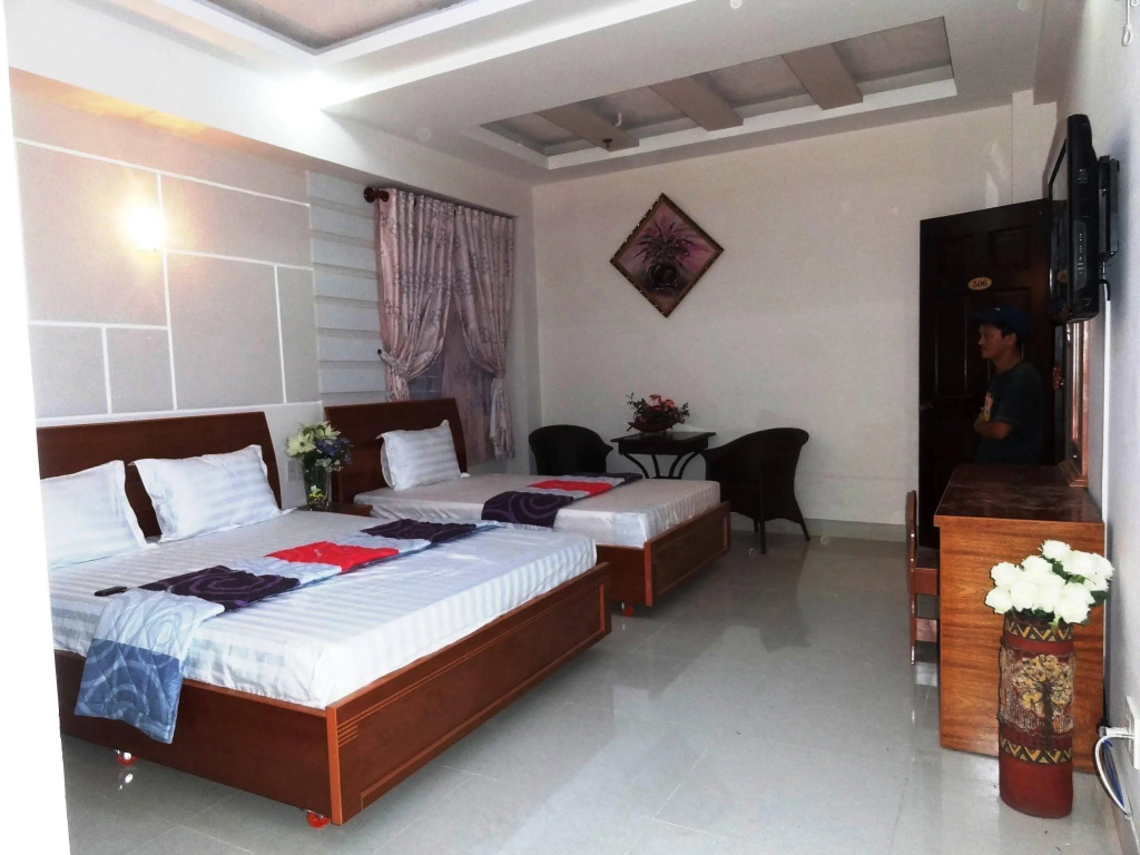 Gold Lion Hotel