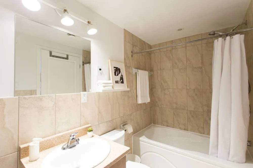Fresh & Styled 2 Bedroom Apt in Mile End
