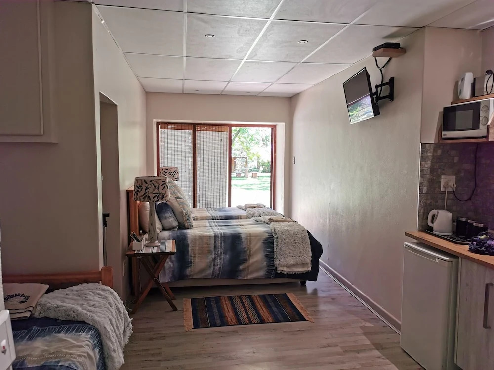 Cozy Triple Room With King Sized bed and Single Bed, Near Bloemfontein