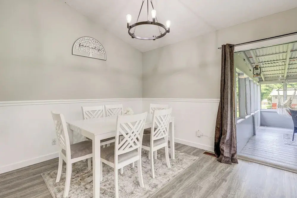 18 Mi to Dtwn Atlanta: Pet-friendly Home w/ Yard!