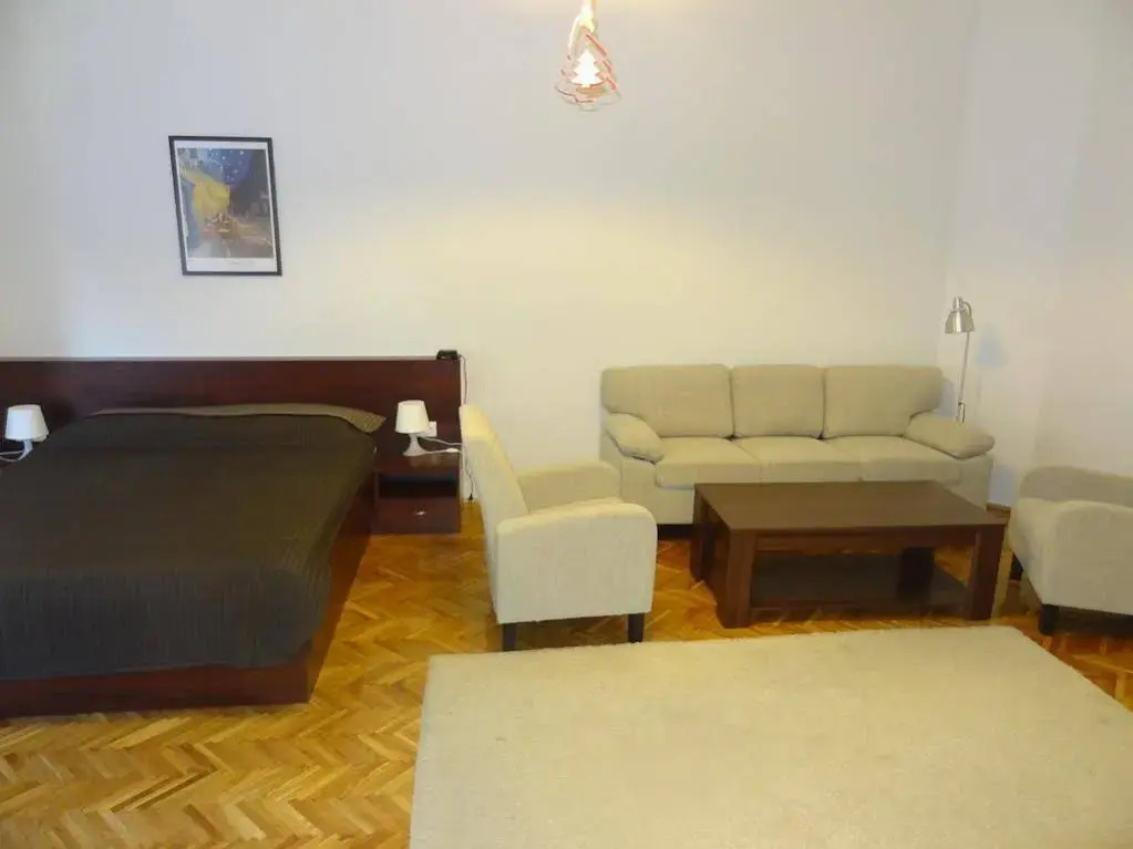 Five Seasons Apartment