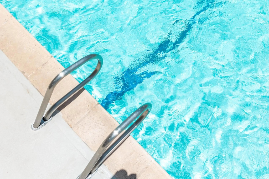 Ocean and Diamond Head Views on 29th Floor - Short Walk to Beach - Parking & WiFi