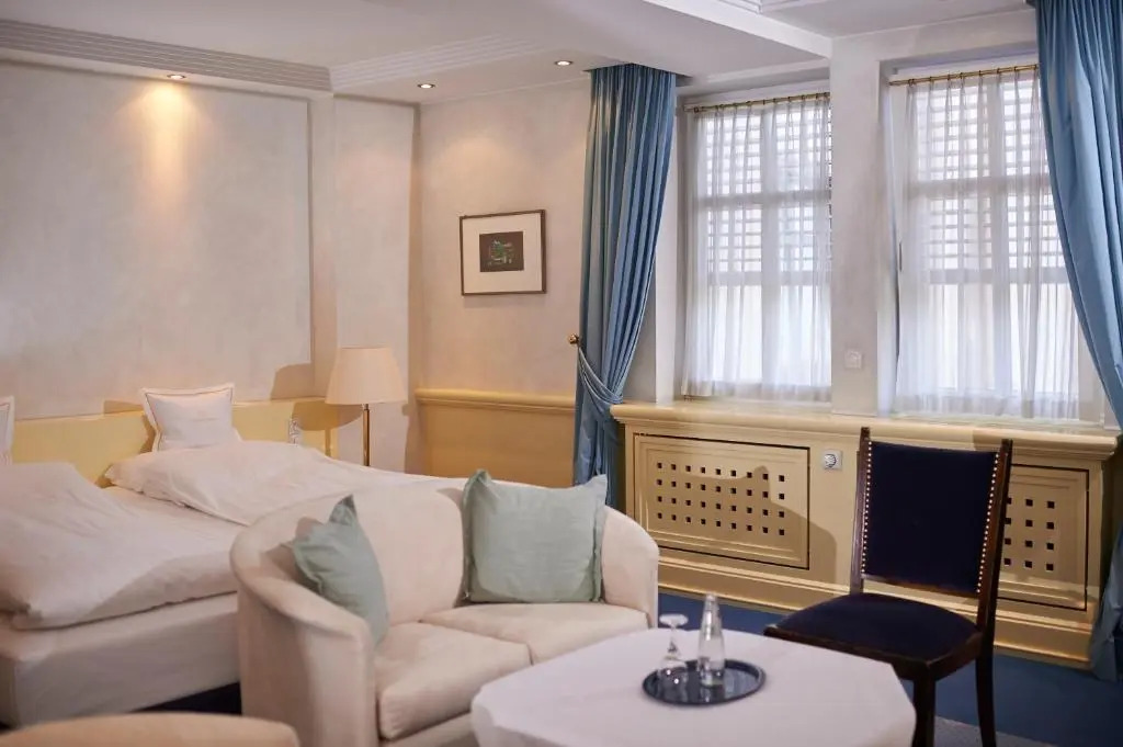 RomanticHOTEL Goldener Karpfen - das kleine, feine Grandhotel direkt in der Altstadt