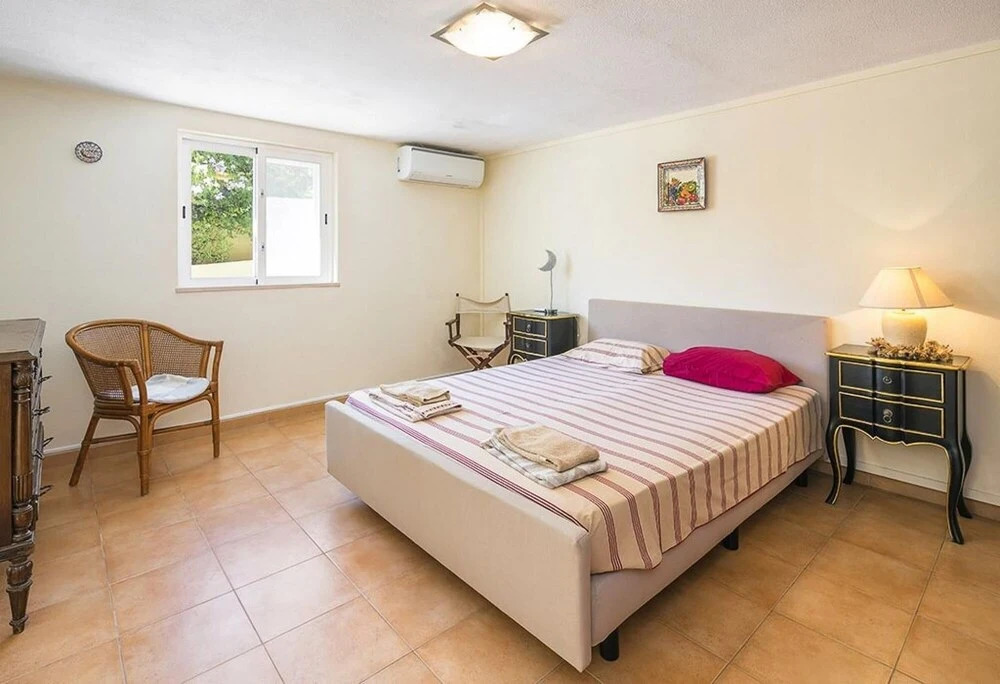 Villa Amarela - free heated pool short walk to centre of Carvoeiro