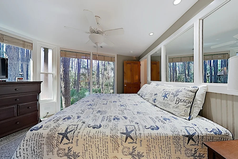 New Listing! Stunning Sea Pines Treetop Oasis 1 Bedroom Condo