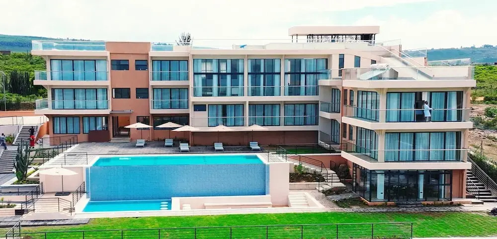 The 67 Escape, Elementaita