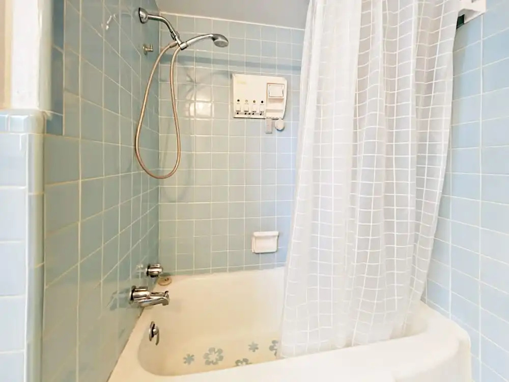 Light-Filled Charmer - 2 Br Home