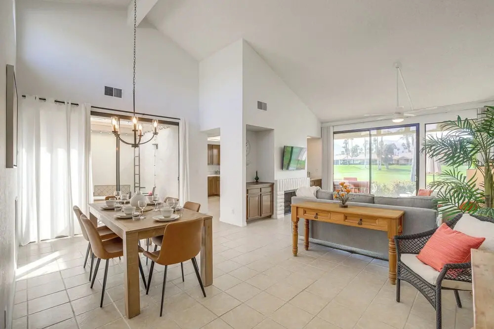 Palm Desert Condo w/ Patio & Golf Course Views