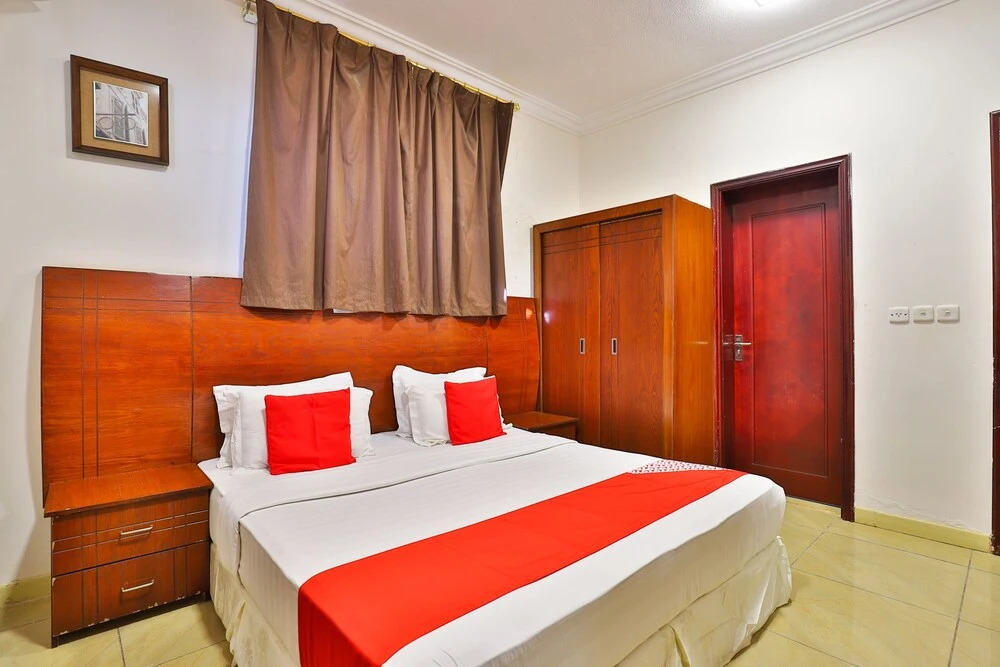 OYO 227 The New Address Hotel