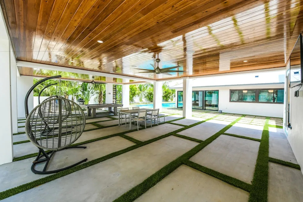 Lido Key Retreat by SKLRP