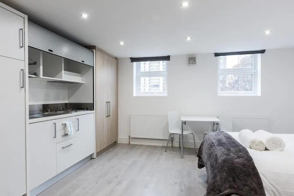 Clean Studio Flat - Camberwell! 2c