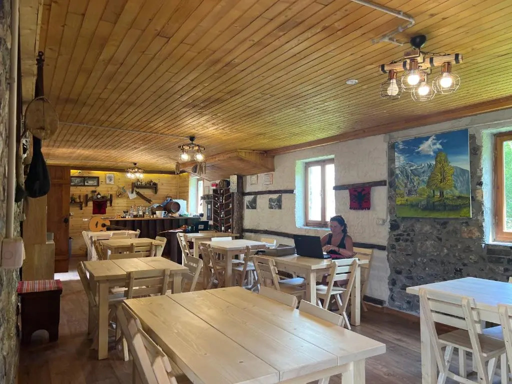 Shpella Guesthouse Theth