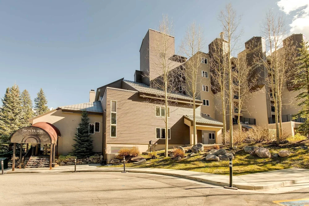 Ski-in/ski-out Winter Park Condo w/ Mountain Views