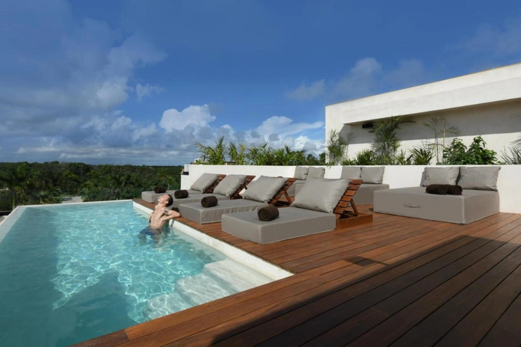 Casa Agape Boutique Hotel Rooftop Pool & Beach club access