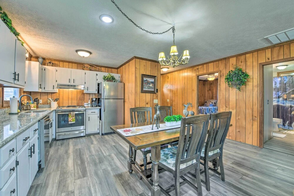 Cozy Maggie Valley Cabin, 1 Mi to Tube World!