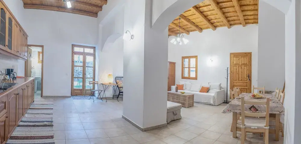 Luxury Maisonette, Big Yard