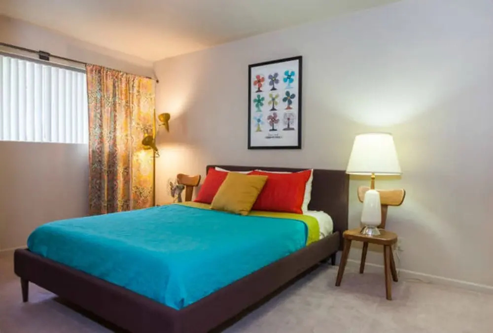 Mid century modern condo near Old Town, pool & BBQ