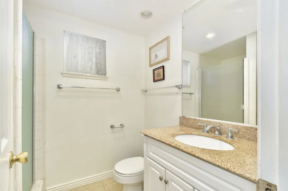 129 27th St Yipa 1 Bedroom Duplex