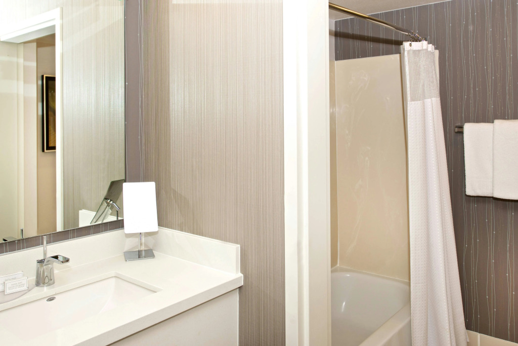 Courtyard by Marriott Oakland Airport