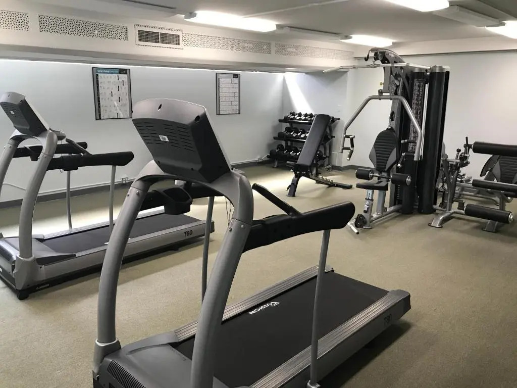 Beautiful 8th Floor 1 Bedroom Condo | 1 Block to Beach | Free Parking & WIFI