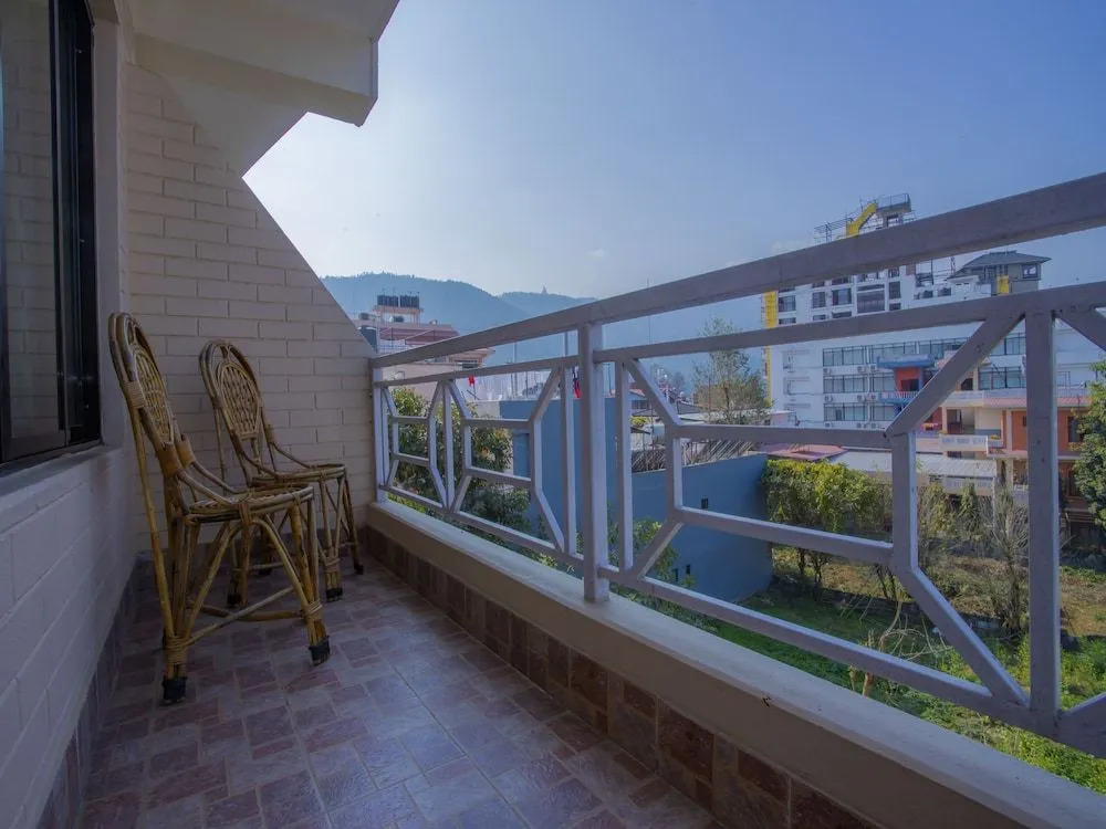 OYO 11454 Hotel Garuda Inn