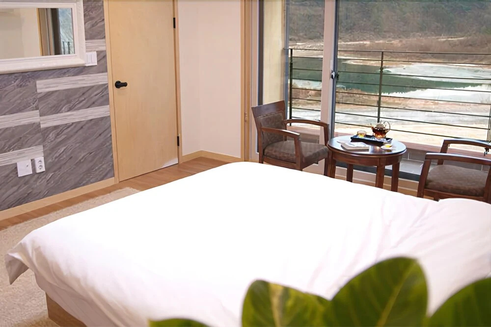 Yeongwol River Palace Pension