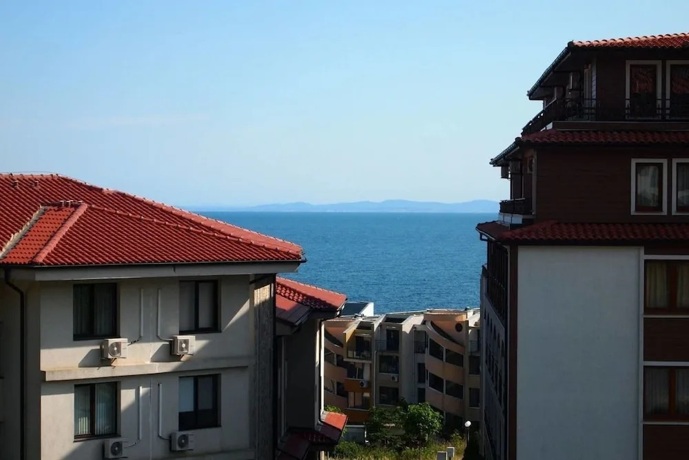 Sea View 2 bed Apartment With Pool