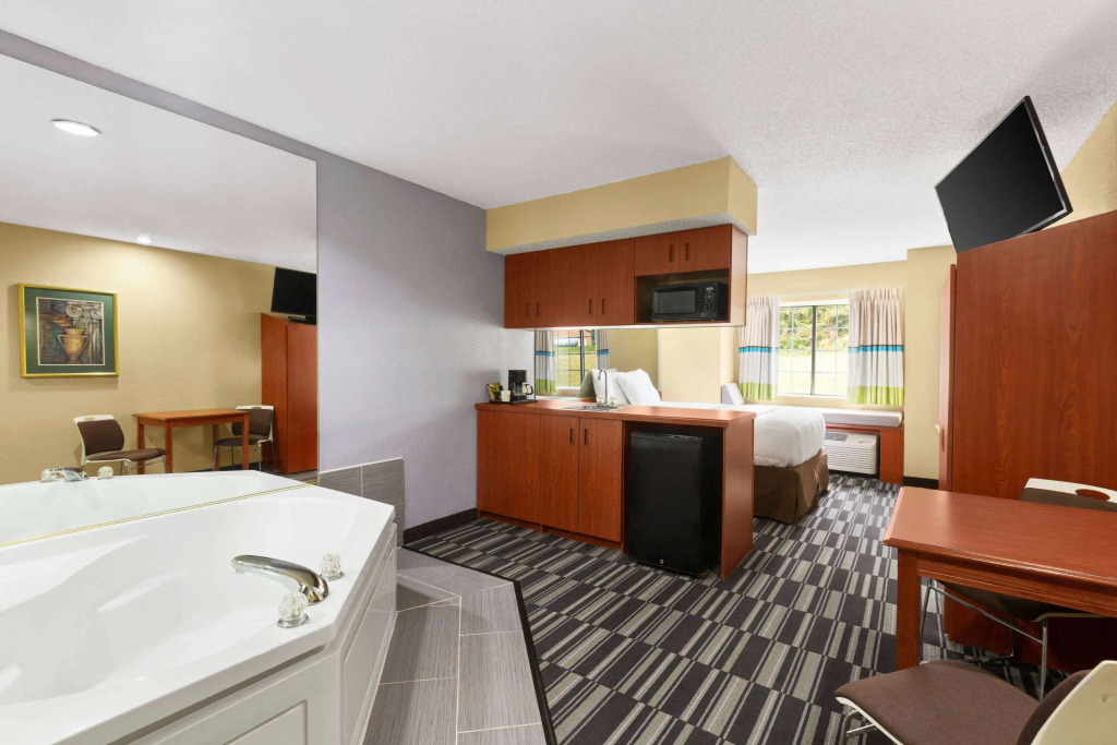 Microtel Inn & Suites by Wyndham Thomasville/High Point/Lexi