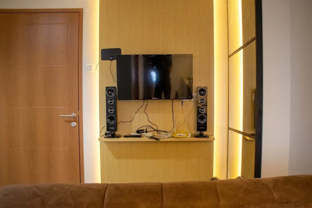Modern And Classic 1Br At Evenciio Apartment