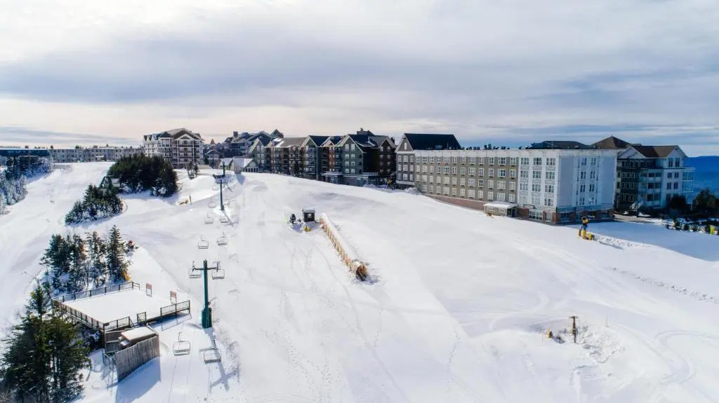 ML 294 Ski-InOut Slope Views Steps to Ballhooter Sleeps 6