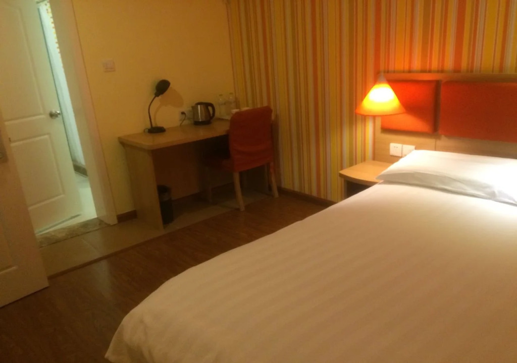 Home Inn Chengdu New Exhibition Center Tianfu Street Number Three