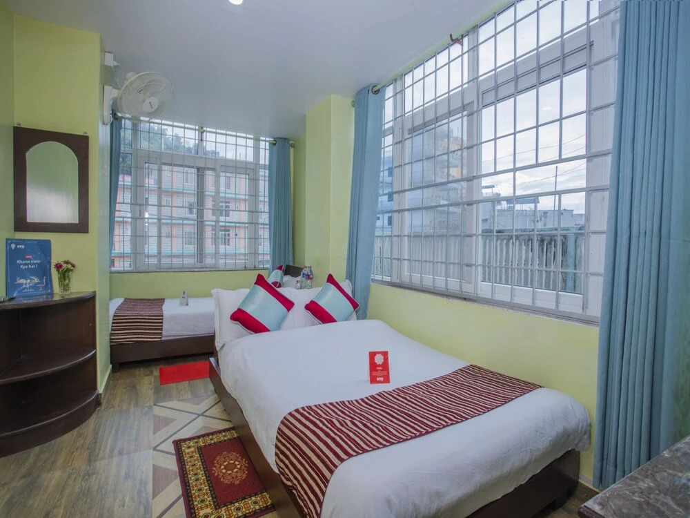 OYO 163 Hotel Arhant Inn