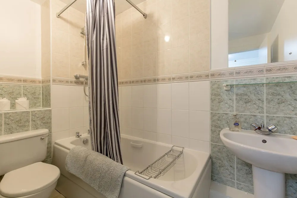 418 - Orchard Brae Avenue Apartment 3