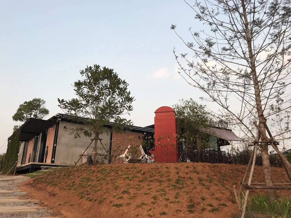 Kondee Cino Cafe and Glamping