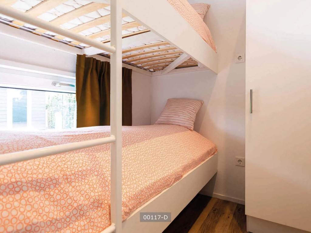 Detached, modern chalet with sauna and spa, in a holiday park, Hoorn at 8 km.