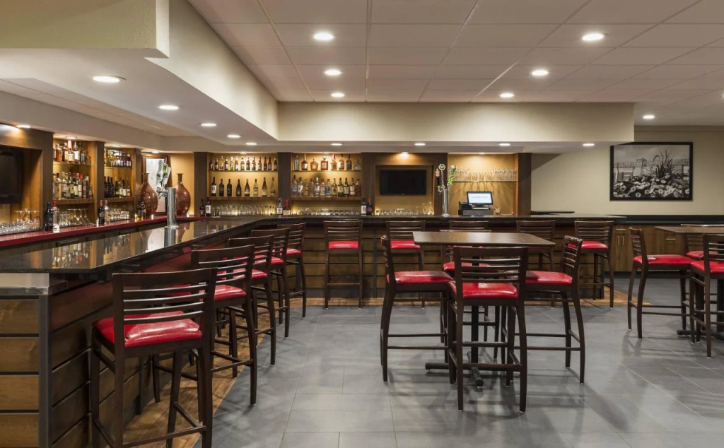 Royle Hotel Milwaukee Airport