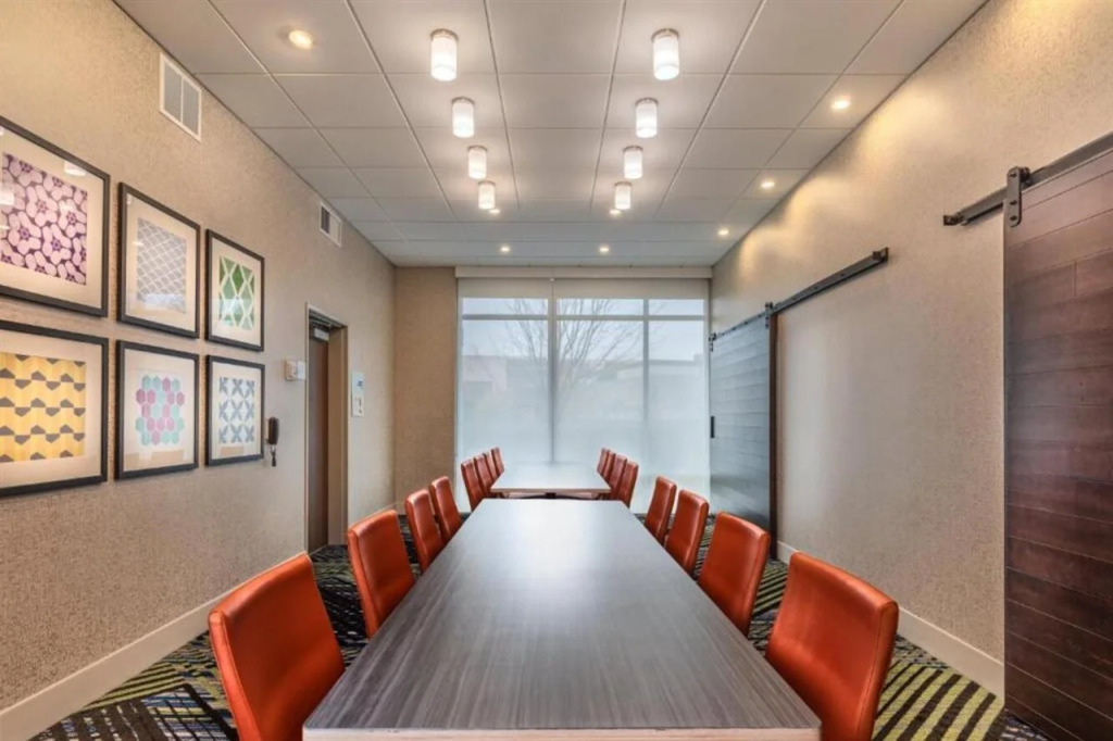 Holiday Inn Express & Suites Salem North - Keizer by IHG