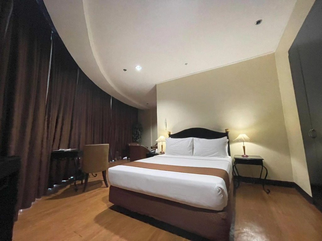 Golden Peak Hotel & Suites powered by Cocotel