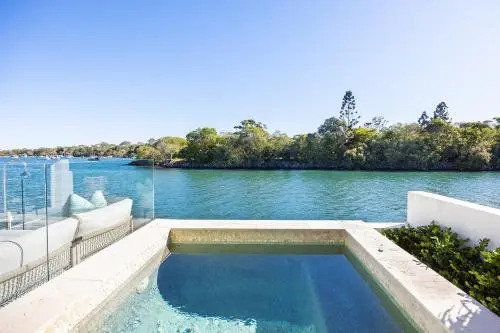 Iluka, Luxurious Riverfront Retreat