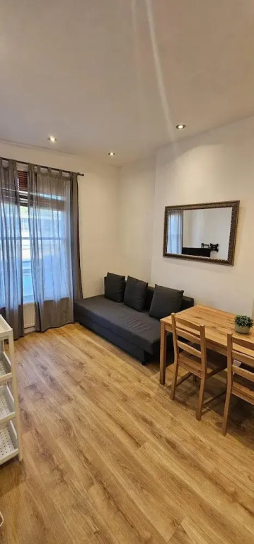 London Charm - Moscow Road Apartment