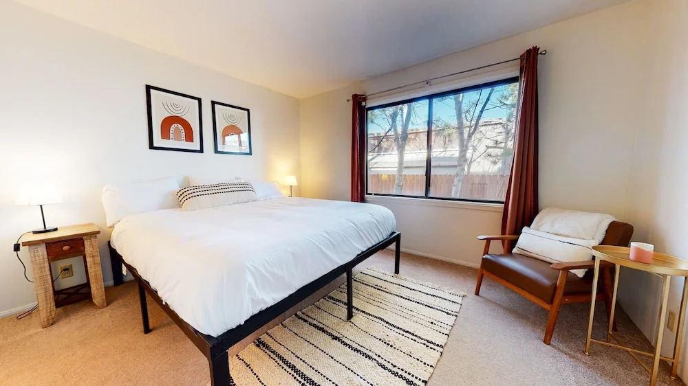 Chateau Sierra 50 Pet-Friendly with Great Complex Amenities, On the Shuttle Route, Private Washer Dryer, by RedAwning