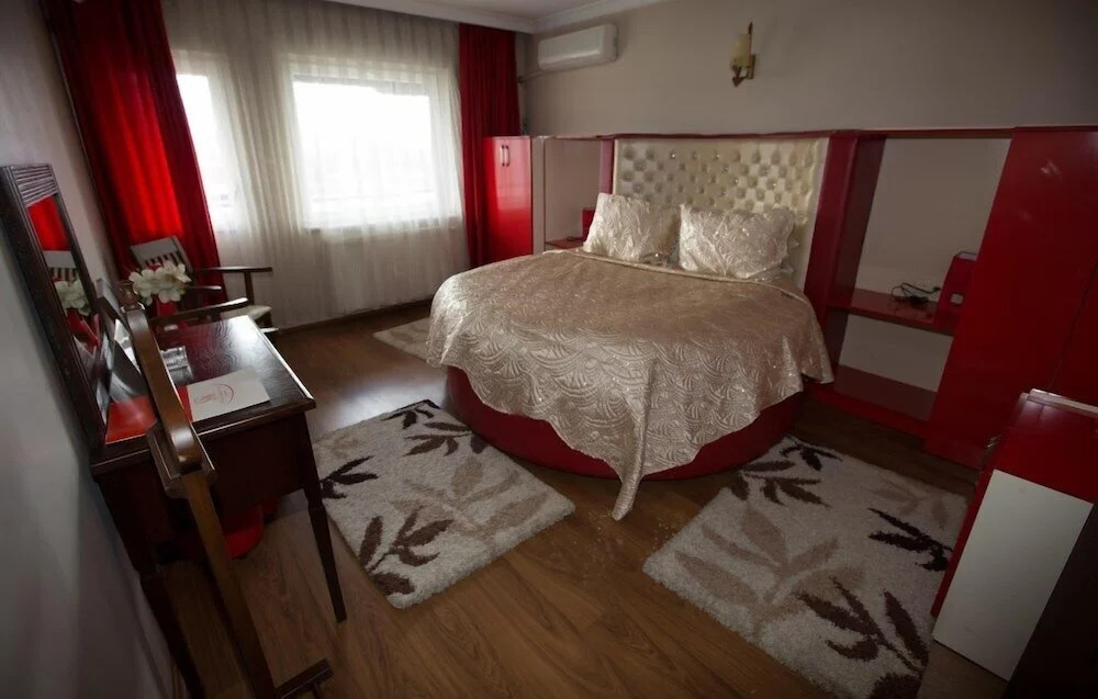 Grand Astra Hotel