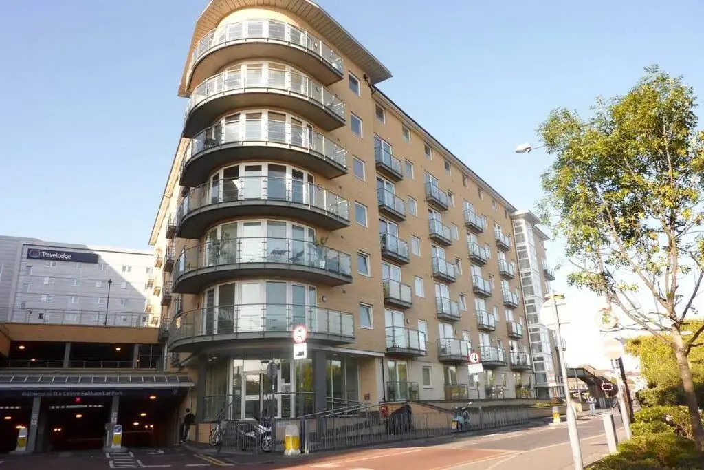 ⭑ Staywelcome- Stylish Apartment Near Heathrow, Skyline Views ⭑