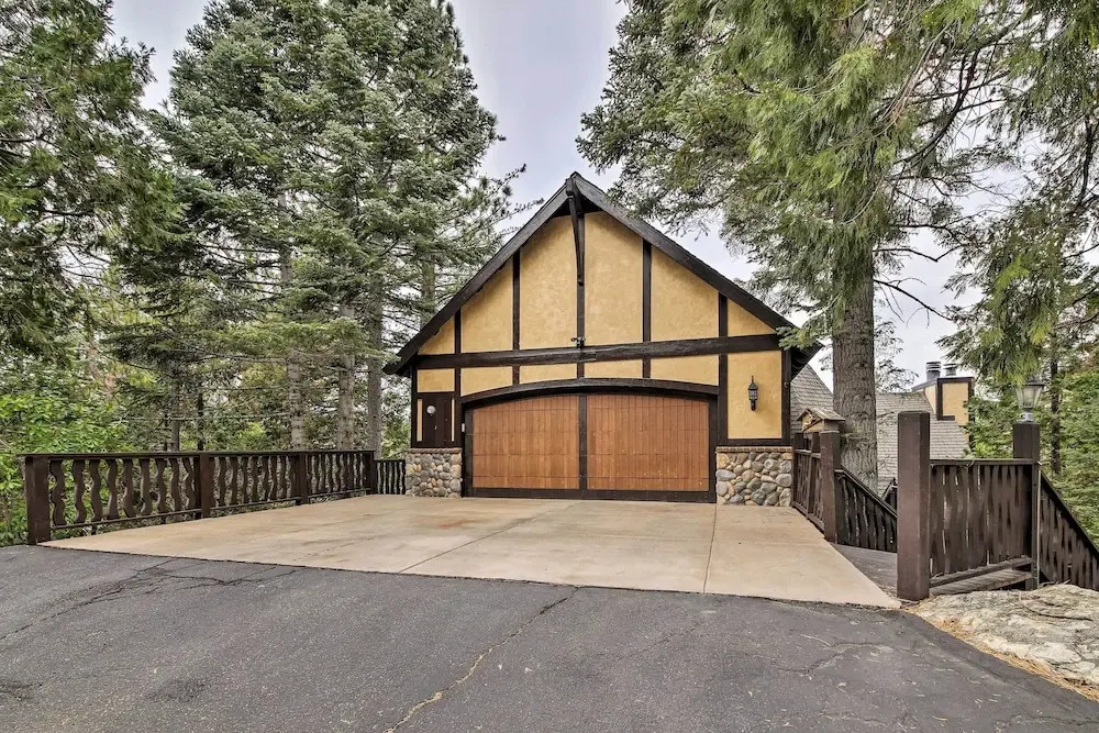 Luxe Lake Arrowhead Home w/ Deck, 3 Mi to Village