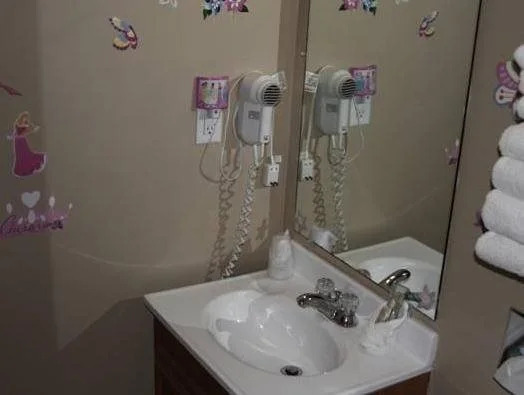 Gladstone Inn and Suites